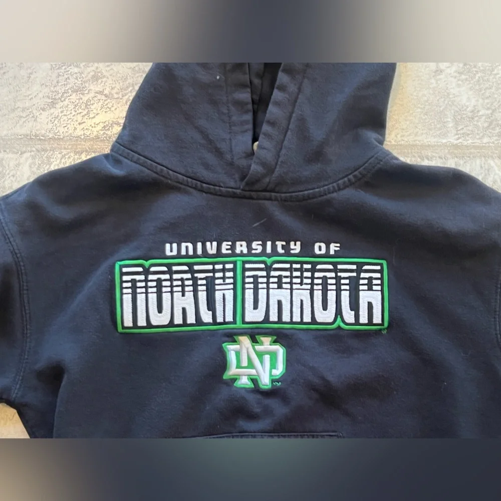 University of North Dakota UND Hoodie Youth Medium (10–12) Black & Green